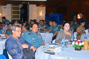 Pangkolinlamil Laksda TNI Aan Kurnia, S.Sos. bersama Dr. Connie Rahakundini Bakrie Dr. Edi Prasetyono, Ph.D.