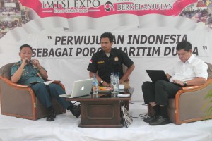 Letkol Laut (P )Salim (kiri), Purbaya Bagus (tengah) dan Rusli Rahim (kanan). (Foto: APS/MN)