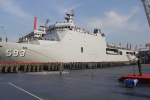 Pangarmabar Laksda TNI A. Taufiqoerrochman saat memimpin apael Forkompinda DKI Jakarta di Dermaga Kolinlamil, (17/3/16)
