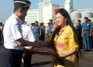 Pakar Hukum Laut Dr Chandra Motik (kanan).