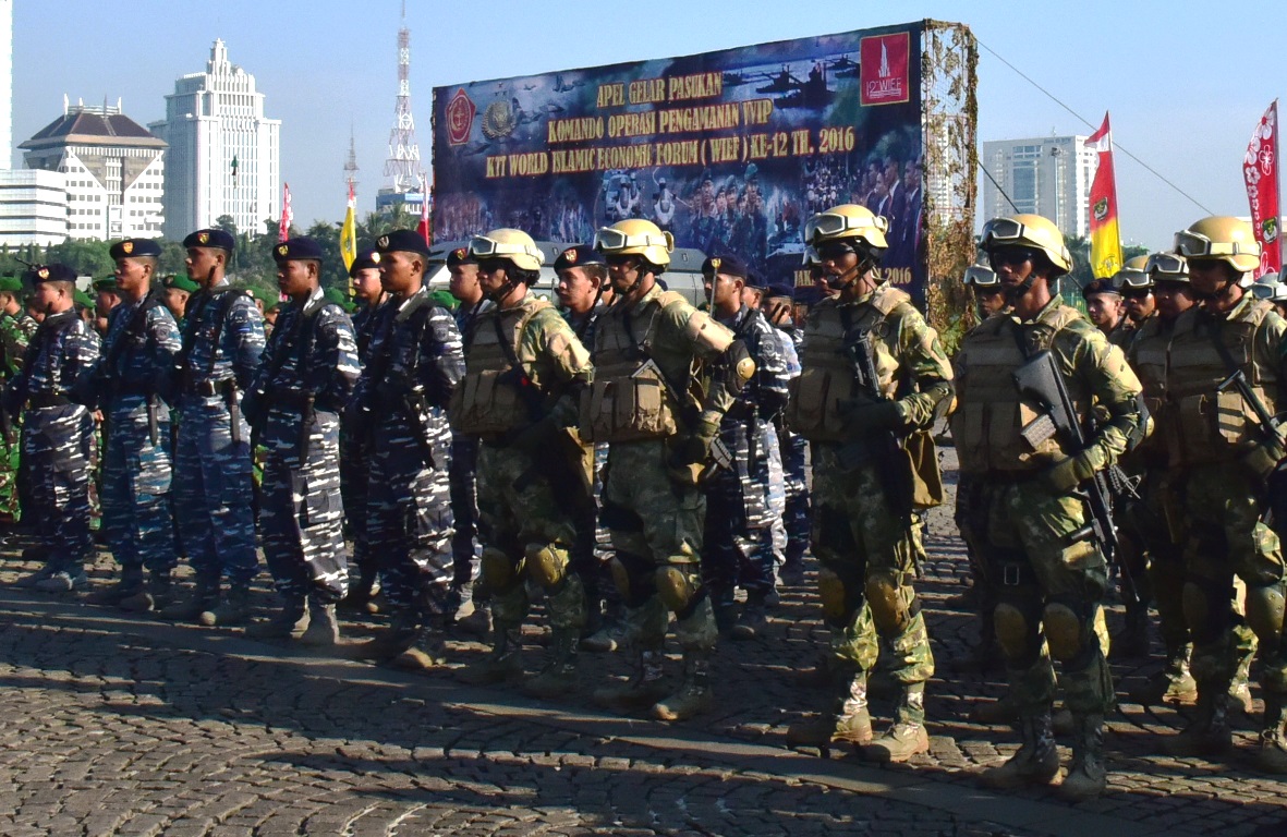 Prajurit Koarmabar Ikuti Gelar Pasukan Pam KTT WIEF  di Lapangan Silang Monas
