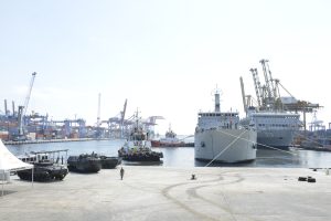 Uji Coba Embarkasi Ranpur TNI KRI Teluk Bintuni