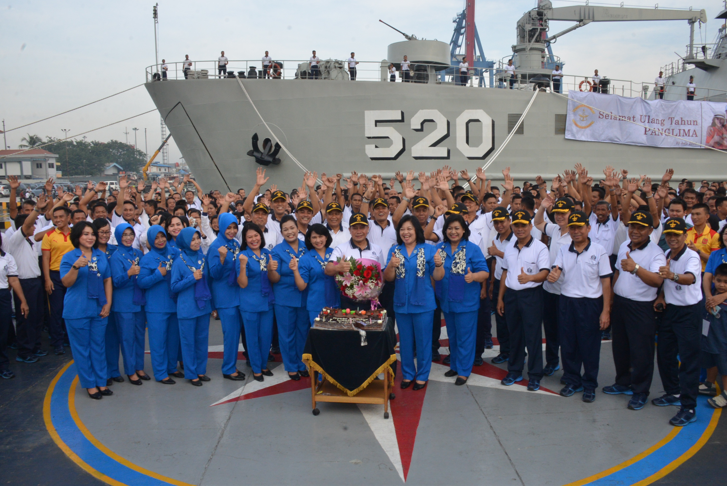 Tepat di Hari Ulang Tahunnya, Pangkolinlamil Diberi Kejutan