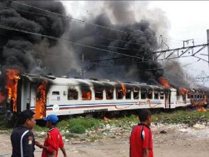 KA Kertajaya terbakar di Tanjung Priok