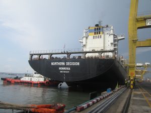 Kapal Northern Decision Sandar di Terminal Petikemas Surabaya
