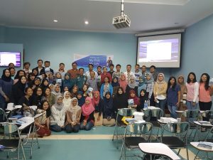 Foto Bersama - Pemateri Bedah Buku My Fish My Life dengan Mahasiswa UI