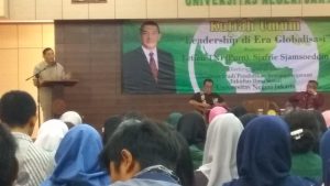 Sjafrie Sjamsoedin saat menjadi pembicara kuliah umum bertema "Leadership di Era Globalisasi" di Aula Abdul Latief Hendraningrat Gedung IDB Kampus Universitas Negeri Jakarta (UNJ), Rawamangun, Jakarta Timur, Jumat (23/9).