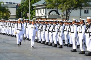 Irkolinlamil saat sedang melaksanakan pemeriksaan pasukan upacara