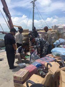 Tim WFQR 4 Lanal Tanjung Balai Karimun menangkap KM Citra Utama yang mengangkut barang-barang campuran ilegal dari Batu Pahat Malaysia tujuan Tanjung Balai Karimun, Rabu (12/10).