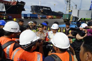 Aksi Mogok yang dilakukan oleh Tenaga Kerja Bongkar Muat (TKBM) Pelabuhan Tanjung Perak terjadi pada Senin (24/10)