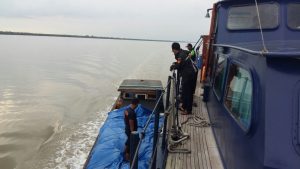 Penggalan penyelundupan bawang dan kencing solar oleh patroli Bakamla 