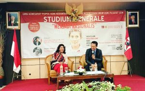 Menteri KP, Susi Pudjiastuti dalam diskusi bertajuk Stadium Generale “Menjadi Nasionalis”, Menyelami Nasionalisme dari Kedaulautan Laut yang di adakan di Ruang Sekip University Club, Kampus Universitas Gajah Mada