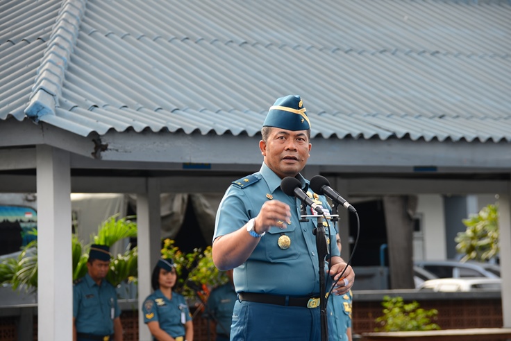 Awali Tugas, Laksma TNI R. Edi Surjanto Pimpin Apel Pertama Sebagai Kaskolinlamil