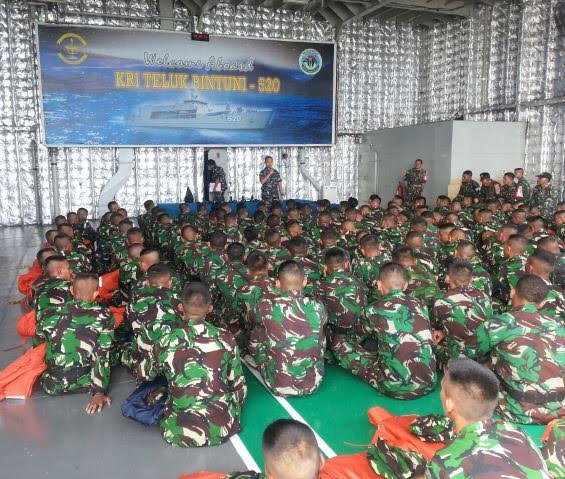 KRI Teluk Bintuni Dukung Latihan Pelayaran Siswa Komando Pendidikan dan Latihan TNI Angkatan Laut