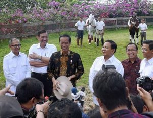 Pertemuan antara Presiden Jokowi, Prabowo Subianto dan Menko Luhut B pandjaitan di Hambalang, (31/10)