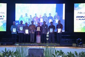 Para peraih Herudi Awards berfoto bersama.