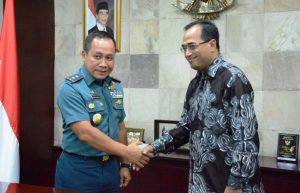 Pangarmabar Laksamana Muda TNI Aan Kurnia, S.Sos., melaksanakan kunjungan kerja kepada Menteri Perhubungan Drs. Budi Karya Sumadi di Gedung Kementerian Perhubungan Jl. Medan Merdeka Barat No.8 Jakarta Pusat, Senin (28/11). 