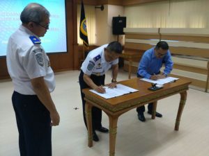 Penandatanganan Konsesi antara Kepala KSOP Banten Ir. Abdul Aziz, MM, dengan Direktur Utama PT. KBS Tonno Sapoetro, disaksikan oleh Direktur Kepelabuhanan, Ir. Mauritz H.M. Sibarani, di Jakarta.