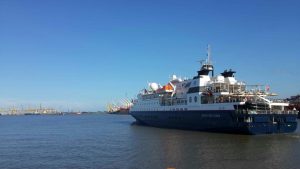 Kapal pesiar berbendera Panama, MS Silver Discoverer singgahi Pelabuhan Belawan.