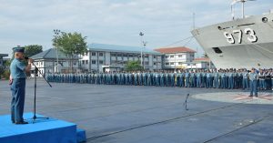 Apel gabungan Senin jajaran Kolinlamil di dermaga Kolinlamil, Jakarta. Dipimpin Kadispen Kolinlamil. 