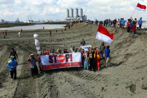 Aksi unjuk rasa menolak reklamasi Teluk Jakarta.