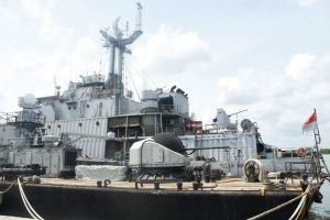 KRI Sibolga-536 siaga di Dermaga Lantamal I Belawan dekat Posko bencana, siap mengangkut bahan bantuan untuk bencana gempa bumi di Kabupaten Pidie Jaya Aceh, Rabu (7/12).