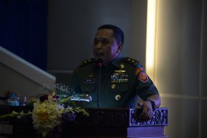 Asisten Teritorial (Aster) Panglima TNI Mayjen TNI Wiyarto, S.Sos. saat memberikan Pelatihan Ketahanan Wilayah 