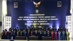 Pemberian gelar Doktor Honoris Causa MenKP Susi Pujiastuti di Kampus Undip, (3/12/16)