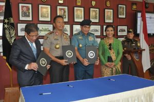 Penandatanganan nota kesepahaman oleh Menteri Kelautan dan Perikanan Susi Pudjiastuti dengan Menteri Riset, Teknologi dan Perguruan Tinggi Mohamad Nasir pada Sabtu, 3 Desember 2016 di Kampus Universitas Diponegoro, Semarang.