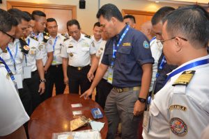 Latihan bersama Bakamla, BNN, dan Bapeten yang bertajuk Penanganan dan Pencegahan Penyelundupan Narkoba dan Barang Muatan Berbahaya Lainnya di Manado, Sulawesi Utara, Selasa (6/12/2016).
