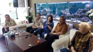 Menteri saat jamuan makan siang bersama wartawan di kediamannya, Kamis (8/12).