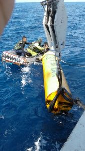 Bakamla RI melaksanakan pembersihan dan pengangkatan rumpon di Laut Sulawesi.
