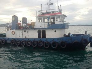 Tug Boat Setiyawan-2102 yang diamankan KRI Tenggarong- 865, unsur Operasi Guskamla Koarmabar karena diduga tidak dilengkapi dengan surat-surat dan dokumen kapal yang sah.