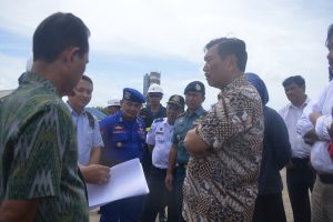 Menteri Koordinator Bidang Kemaritiman, Luhut Binsar Pandjaitan ketika menijau fasilitas Pelabuhan Benoa Bali.