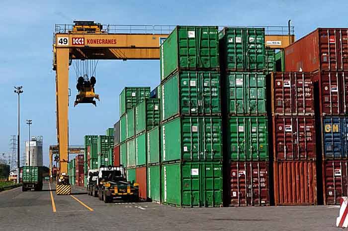 Biaya Handling Peti Kemas Domestik Pelabuhan Tanjung Priok Tinggi?