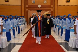 Kepala Staf Angkatan Laut, Laksamana TNI Ade Supandi, SE.,MAP, mewisuda sebanyak 130 Perwira dan Bintara lulusan Sekolah Tinggi Teknologi Angkatan Laut (STTAL), pada hari Senin, 23 Januari 2017 bertempat di Gedung Moelyadi Bumimoro Surabaya.