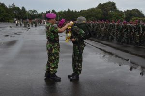 Wakil Komandan (Wadan) Pasmar-2 Kolonel Marinir Yuliandar Tuah K.D., menyambut kedatangan Satuan Tugas (Satgas) Kompi Zeni dan Kompi kesehatan Marinir Bencana Alam Aceh Pidie yang dipimpin Mayor Marinir Juli Herman, bertempat di lapangan apel Brigif-2 Marinir, Cilandak, Jakarta Selatan, Rabu (04/01/2017).