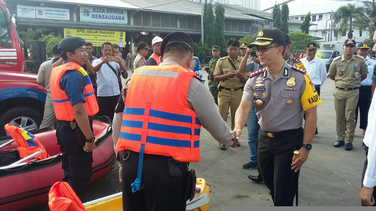 Gelar Pasukan oleh Kapolres Pelabuhan Tanjung Priok Siap Hadapi Banjir dan Pilkada 2017