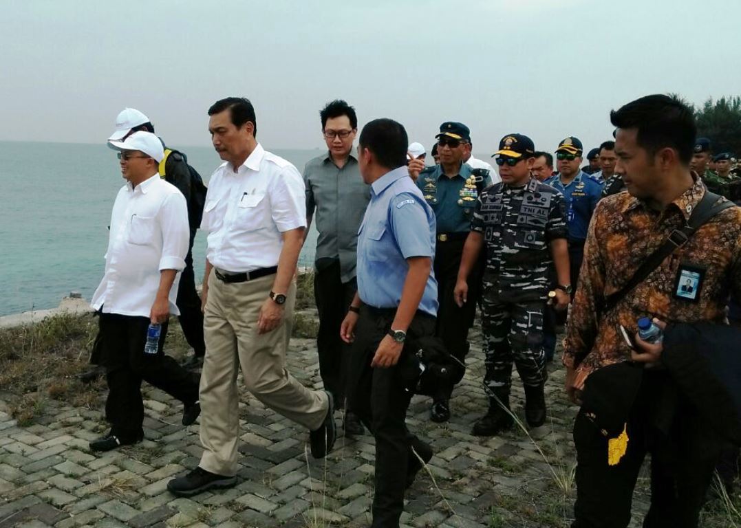 Kunjungi Pulau Nipah, Menko Maritim Didampingi Pangarmabar