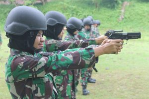 Srikandi Lanal Yogyakarta Asah Kemampuan Menembak.