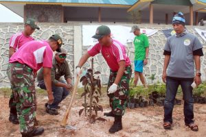 Yonif 10 Marinir TNI AL Tanam 1000 Pohon.