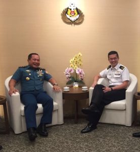 Pangarmabar Laksamana Muda TNI Aan Kurnia, S.Sos., melaksanakan kunjungan kehormatan  ke Ministry of Defence (MINDEF) Singapura dan diterima oleh Chief of Staff - Naval Staff  Republic of Singapore Navy RADM Lew Chuen Hong.