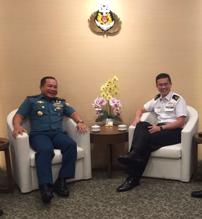 Pangarmabar Laksamana Muda TNI Aan Kurnia, S.Sos., melaksanakan kunjungan kehormatan ke Ministry of Defence (MINDEF) Singapura dan diterima oleh Chief of Staff - Naval Staff Republic of Singapore Navy RADM Lew Chuen Hong.