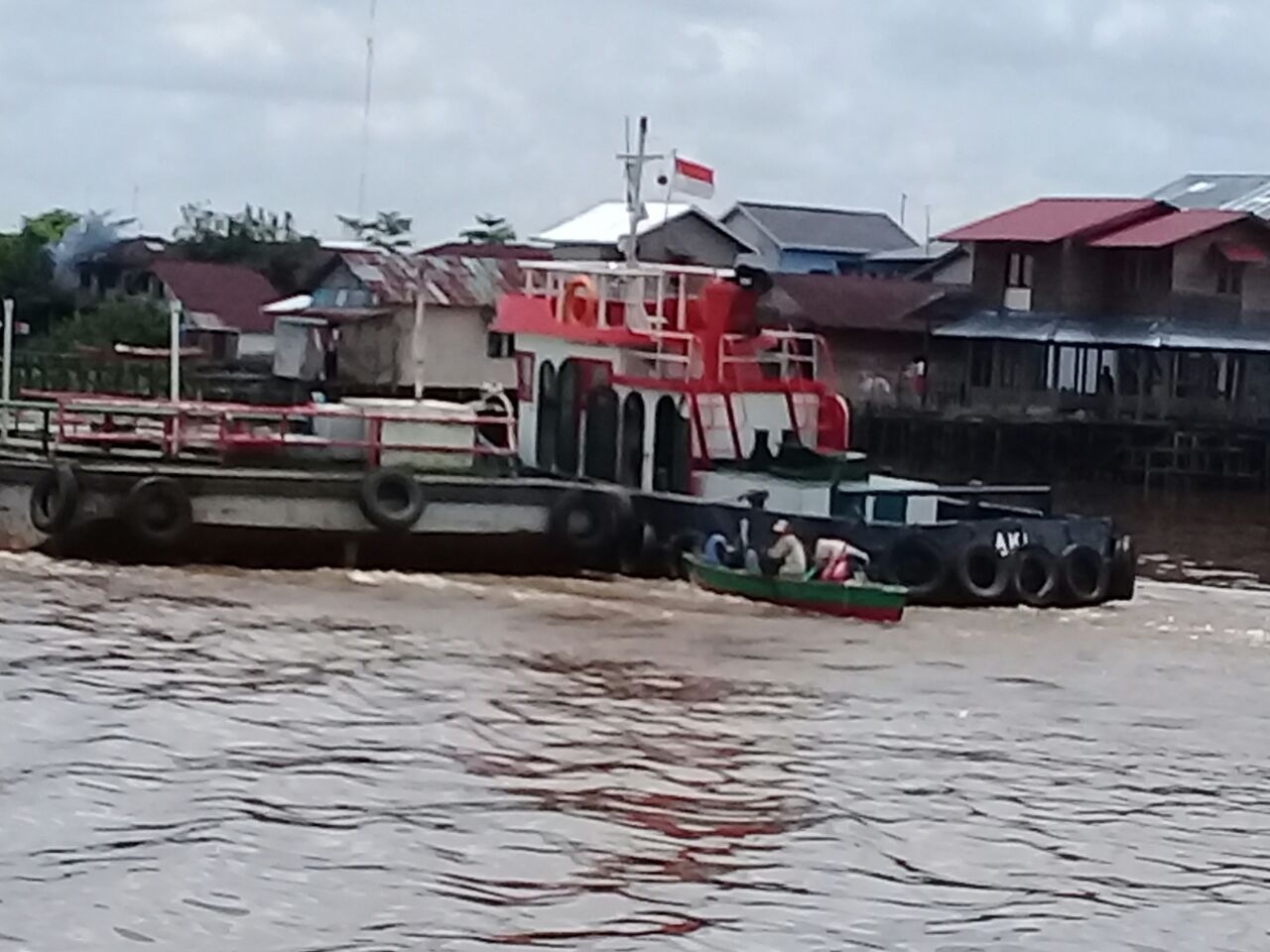 Pemanduan Tongkang Jembatan Kapuas I masih jadi Polemik Berkepanjangan