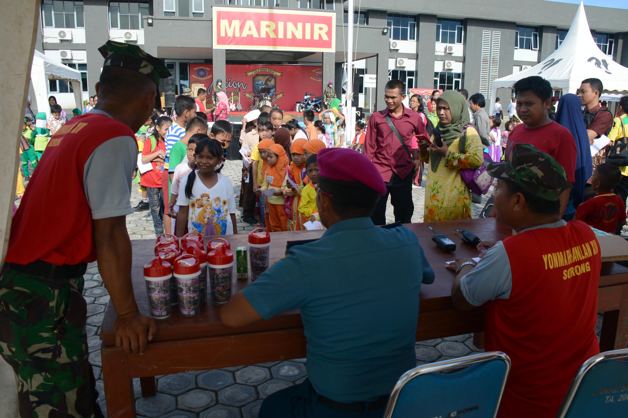 Mencintai Marinir dalam Pilihan Warna Anak-anak