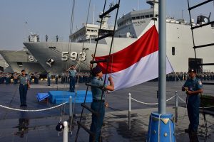 Pangkolinlamil Laksda TNI Agung Prasetiawan, M.AP.  saat menjadi Inspektur Upacara 17-an Kolinlamil.