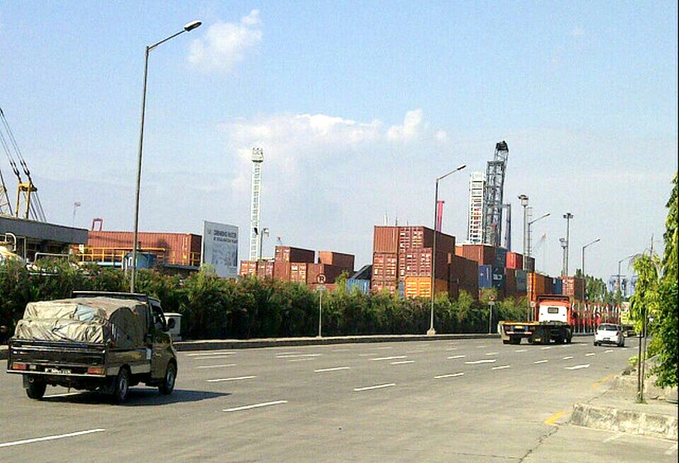 Pelabuhan Tanjung Priok dihiasi Antrean Truk Trailer Parkir Sembarangan