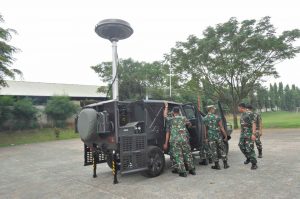 Pelatihan penggunaan Radio DF 550, sebagai salah satu bagian dari transfer of technology dari Rohde & Schwarz Indonesia kepada Korps Marinir TNI AL.