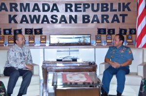 Laksamana Muda TNI Aan Kurnia, S.Sos., menerima kunjungan Duta Besar Indonesia untuk India Sidharto Suryodipuro di Ruang VVIP Markas Komando (Mako) Koarmabar Jalan Gunung Sahari No.67 Jakarta Pusat, Rabu (31/5).