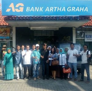 Foto bersama Akumandiri dan Bank Artha Graha.